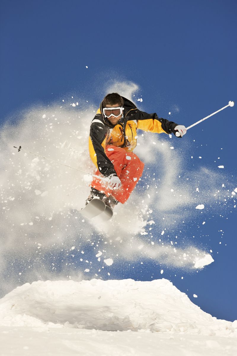 iStock_000009273636_MAN_SKIING